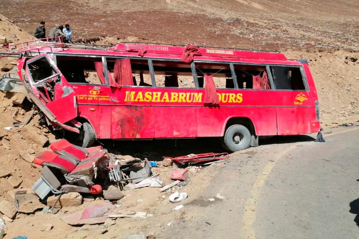 Al menos 26 muertos y 18 heridos en un accidente de autobús en Pakistán