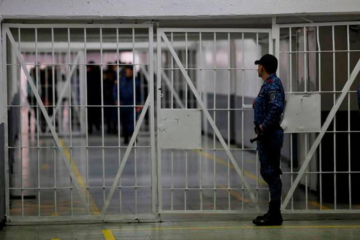 Condenada a 25 años de cárcel por muerte de hija de 2 años olvidada en vehículo