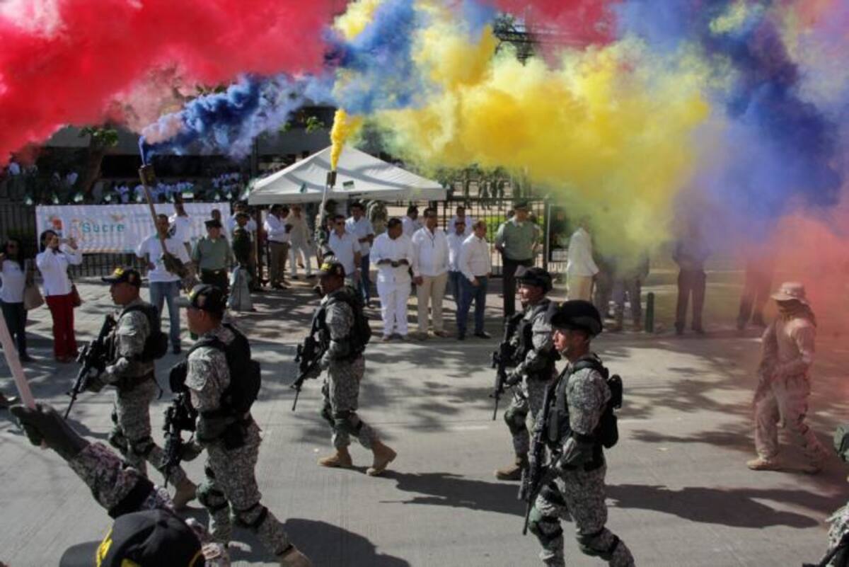 El Desfile Militar se cumplió por diferentes calles de Sincelejo para celebrar los 50 años de Sucre. MANUEL SANTIAGO PÉREZ/EL UNIVERSAL/