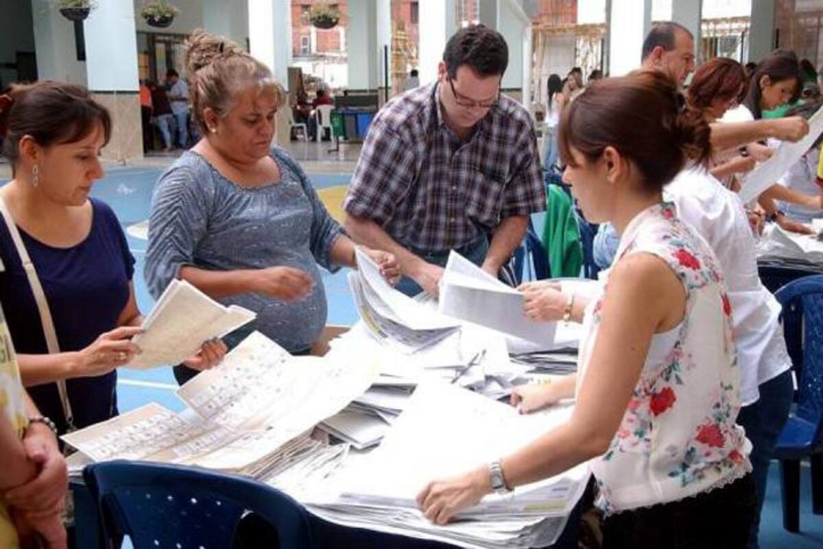En algunas regiones del país continúan los escrutinios. COLPRENSA