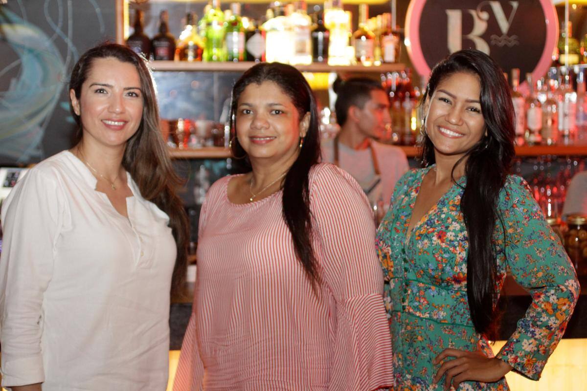 Paola Cortés, Vivian Cabana y Katrin Pérez.