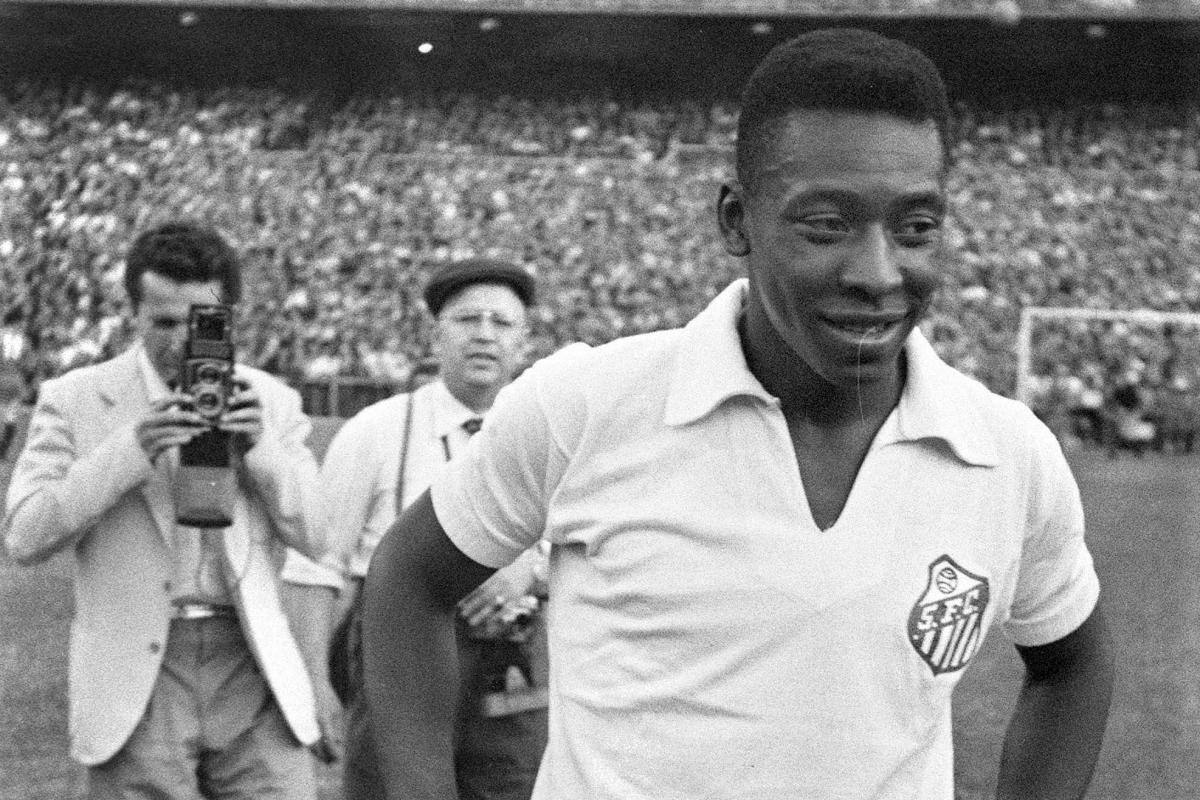 Santos estudiará retirar el ‘10’ de Pelé