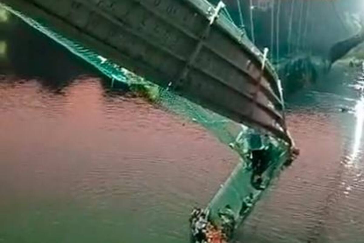Video: Al menos 60 muertos tras colapso de un puente colgante en la India