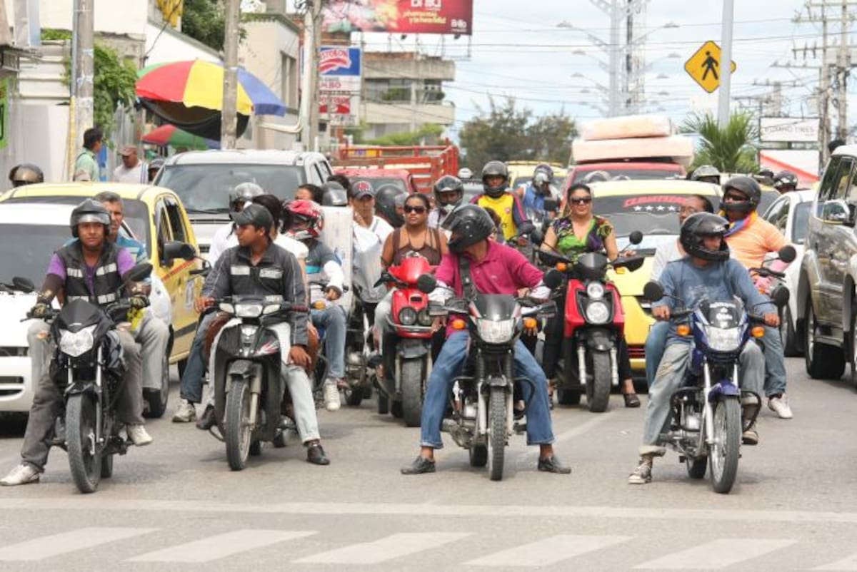 Motociclistas con el SOAT vencido dicen que no se está expidiendo este en Sincelejo. MANUEL SANTIAGO PÉREZ/EL UNIVERSAL/