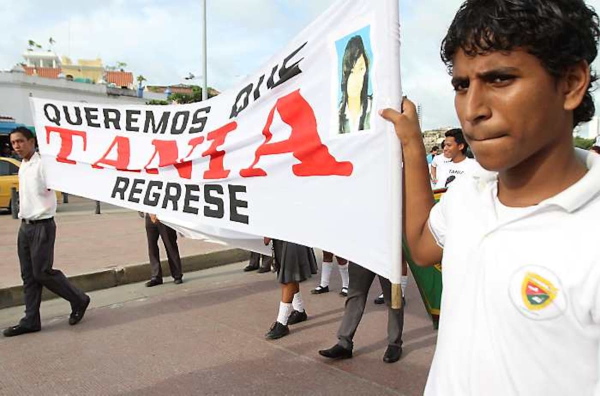 Estudiantes y padres de familia acudieron ayer en masa a una marcha que pide el regreso pronto de Tania Rodríguez. El 16 de novi-mebre pasado se hizo una marcha similar en Blas de Lezo, donde muchos de los participantes expresaron su solidaridad con relación a este hecho que consideran puede ocurrirle a cualquier familia. AROLDO MESTRE - EL UNIVERSAL