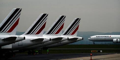 Pilotos se pelearon a golpes en cabina de avión: aerolínea los suspende