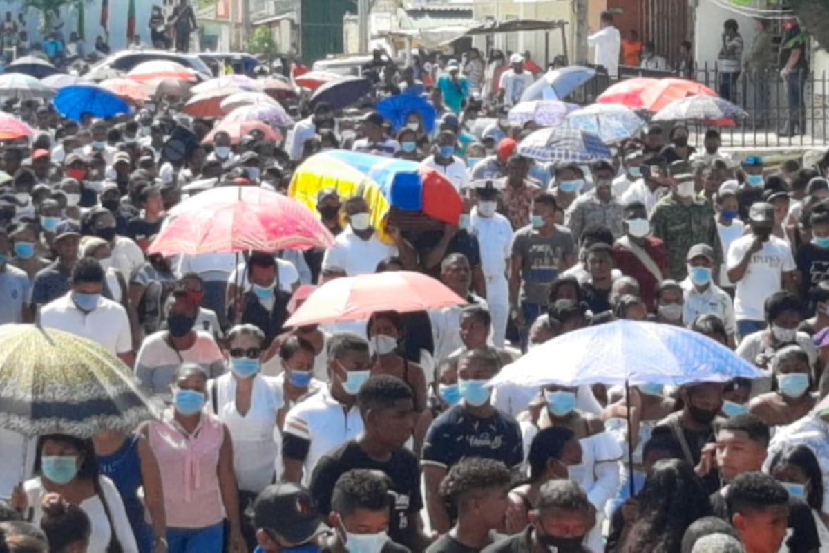 Multitud despide a suboficial de la Armada asesinado en Villanueva