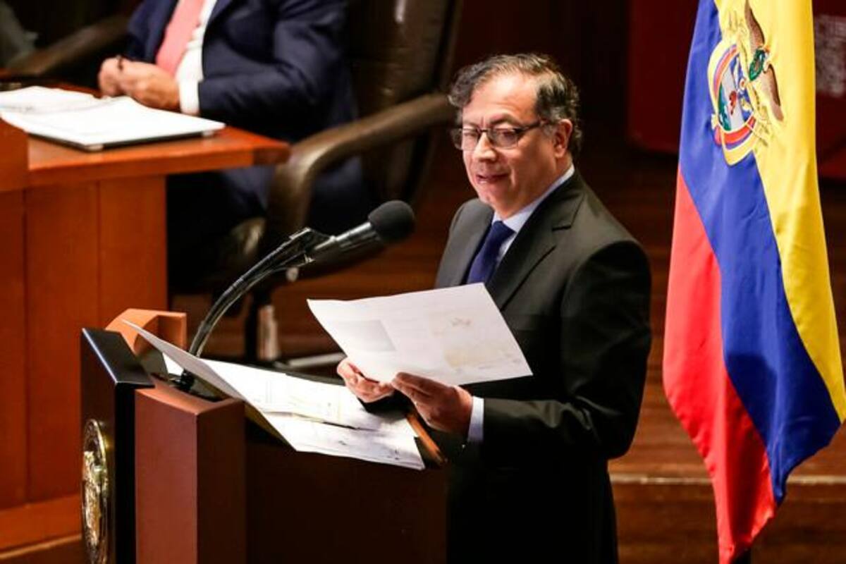 Pacto Histórico le responde a oposición por propuesta de exámenes a Petro