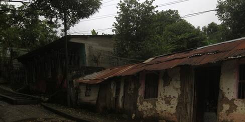 Erosión afecta a casas de Villanueva