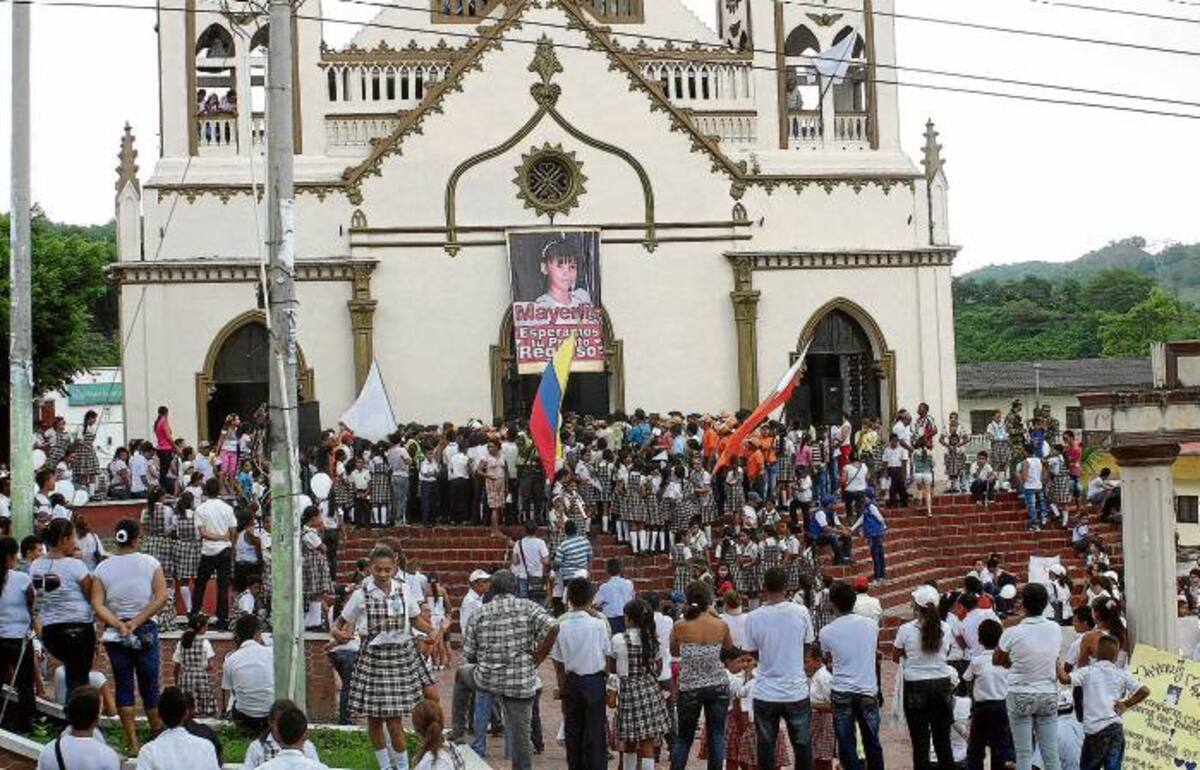 Luego de la marcha que recorrió las principales calles de Ovejas, se congregaron en el atrio de la iglesia San Francisco de Asís.