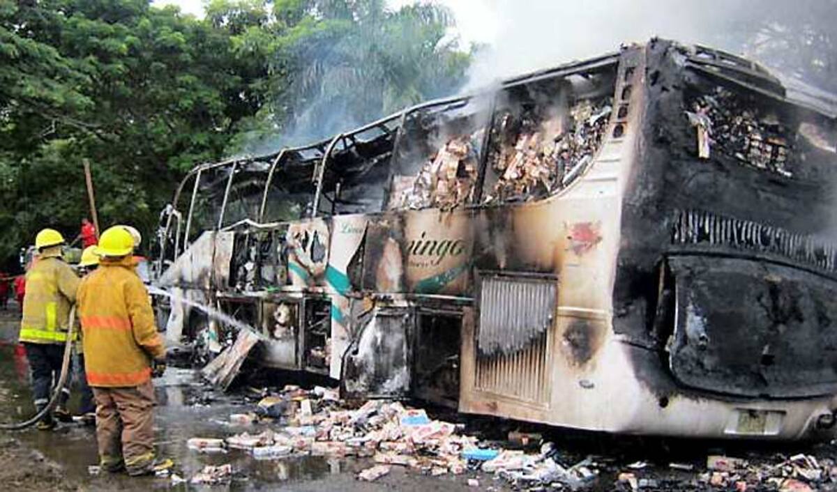 El bus afiliado a Cotragua de la Guajira, venía repleto de mercancía de contrabando.