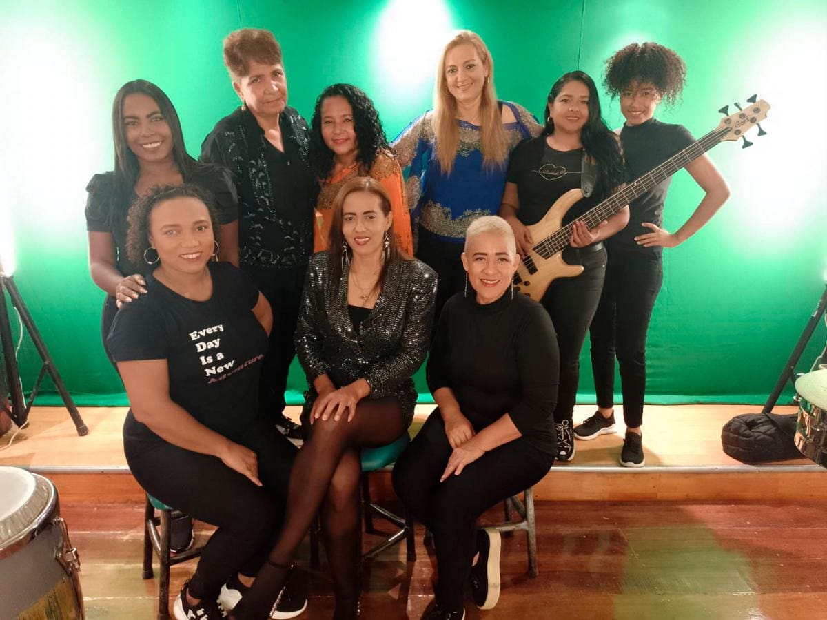 Malbi Blanco y su agrupación de mujeres músicos.//Foto: cortesía.