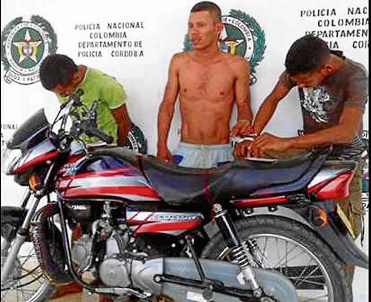 Tres capturados por hurtar una motocicleta.