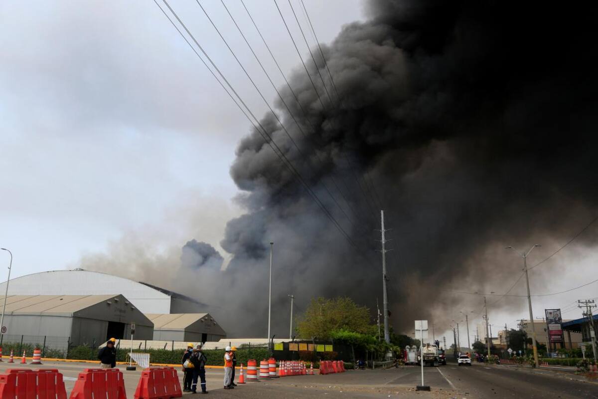 Más de 10 mil camisetas de Nacional se quemaron en el incendio de Contecar