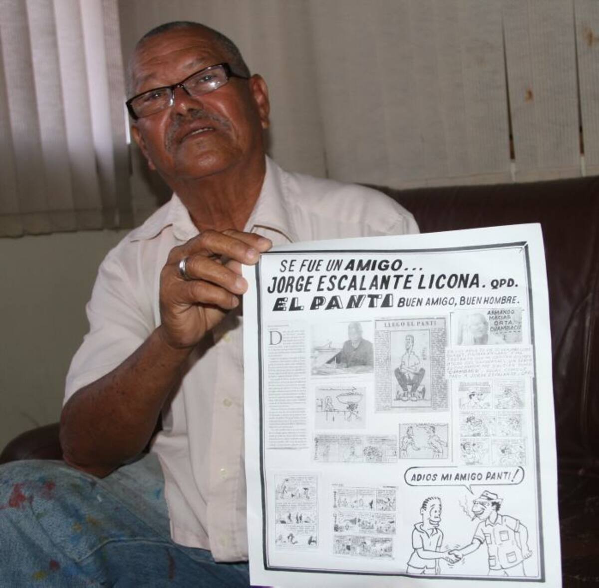 Armando Macías Orta, caricaturista, rinde homenaje al Panti. ZENIA VALDELAMAR - EL UNIVERSAL