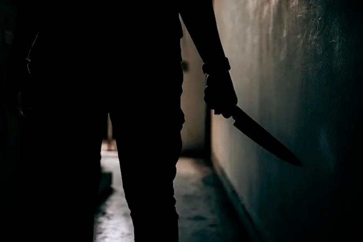 ¡Aberrante! Hombre asesina a cuchilladas a su esposa mientras dormía