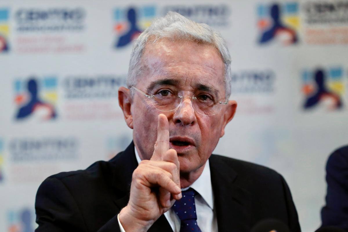 El expresidente Uribe acusa a Petro de instigar “la guerra civil” en Colombia