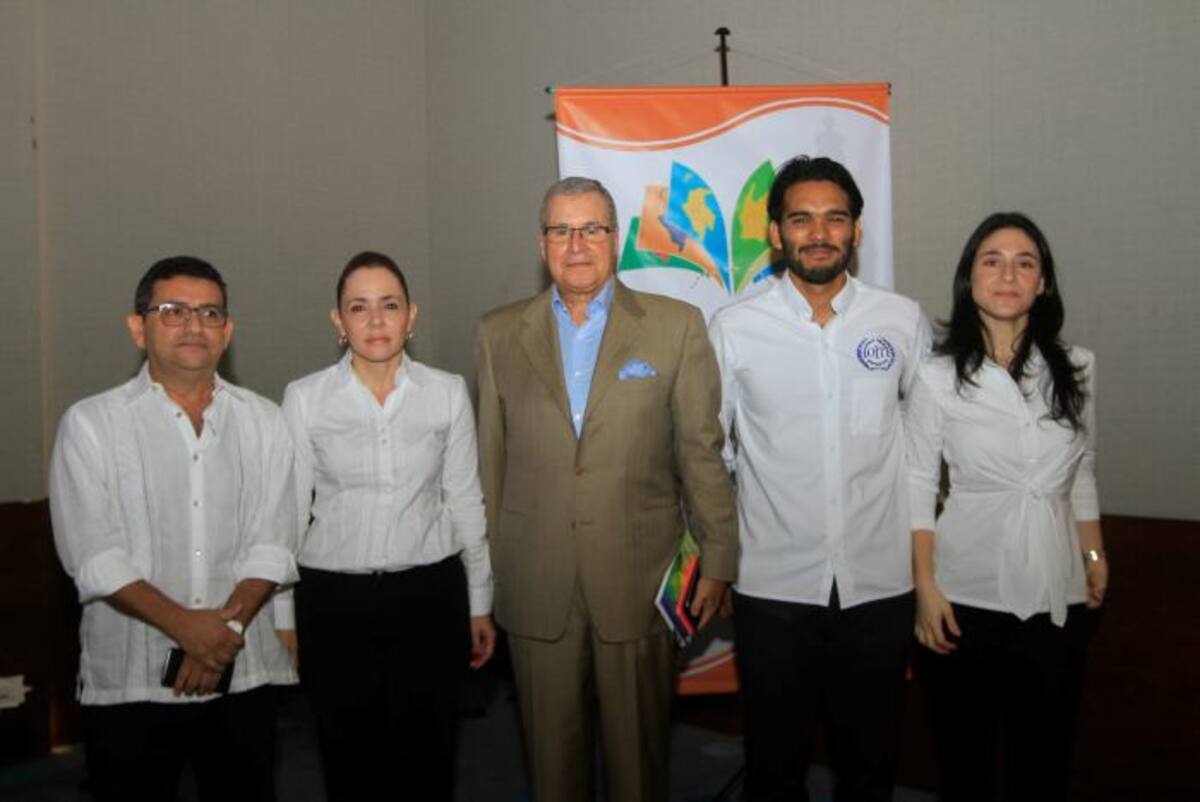 Horacio Cárcamo, Carmen Hernández, Raúl Bustamante, Eusebio Daza y Jessica Fernández. JULIO CASTAÑO