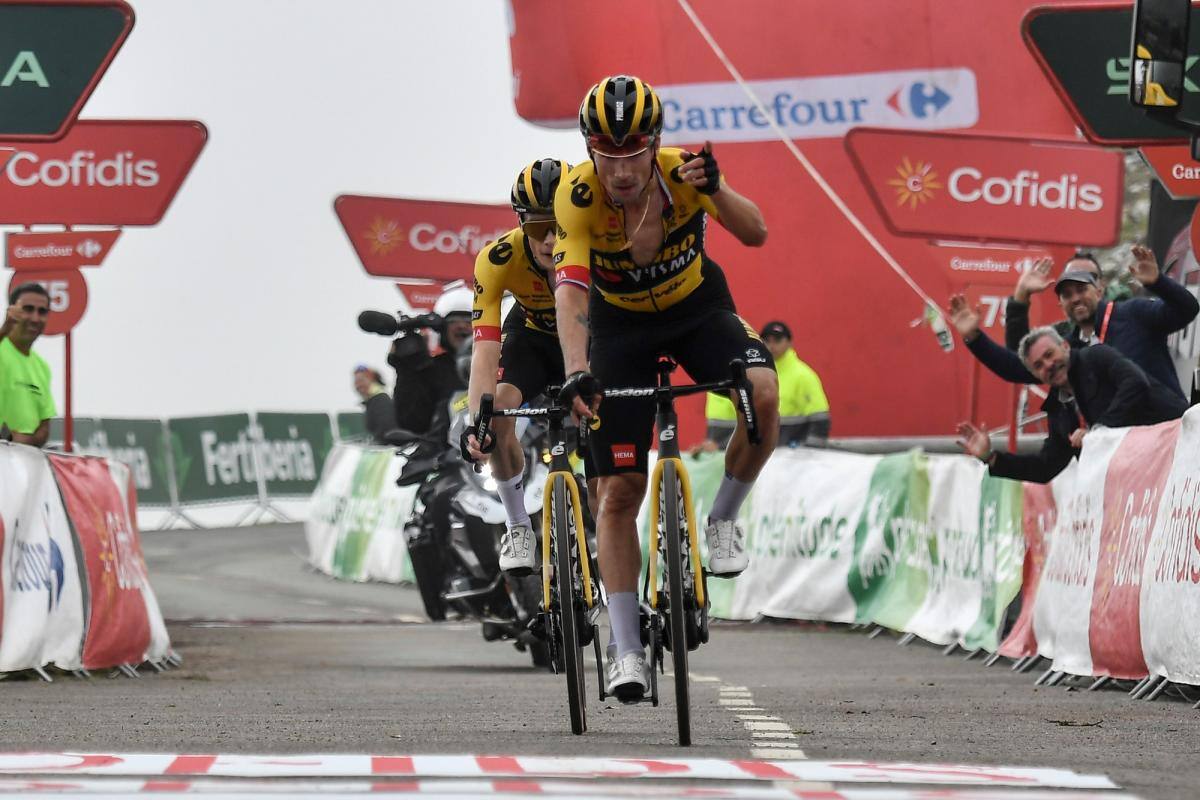 Roglic gana la etapa 17 en el mítico premio Angliru y Kuss sigue líder de la Vuelta