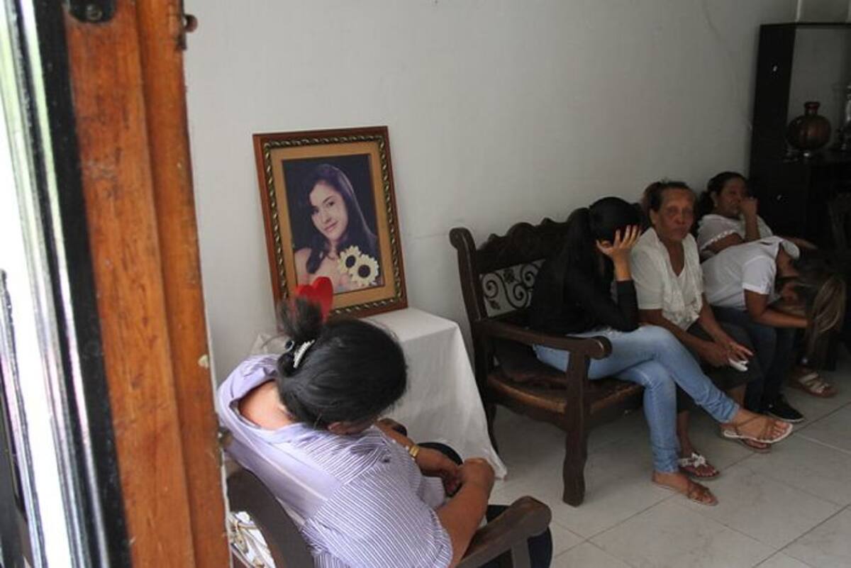 Familiares de Laura Patricia De la Cruz esperan la repatriación de su cadáver.