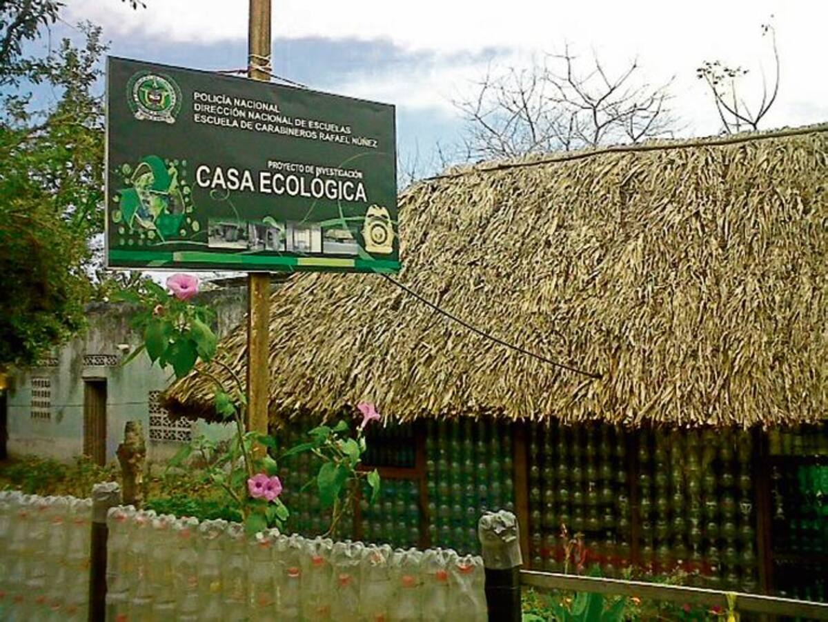 Casa ecológica en construcción en La Boquilla.