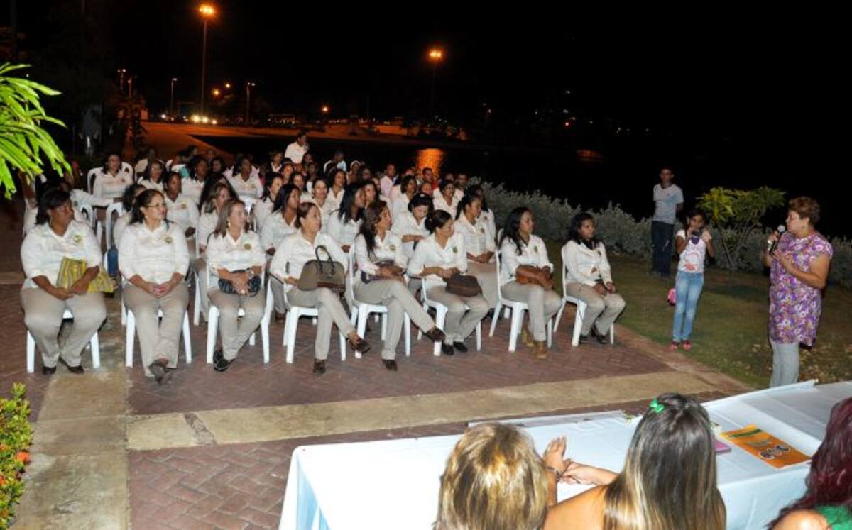 Estas 60 mujeres recibieron sus licencias de conducción de cuarta categoría después de capacitarse por dos años. A través de una cooperativa ofrecerán sus servicios públicos en la ciudad Cortesía