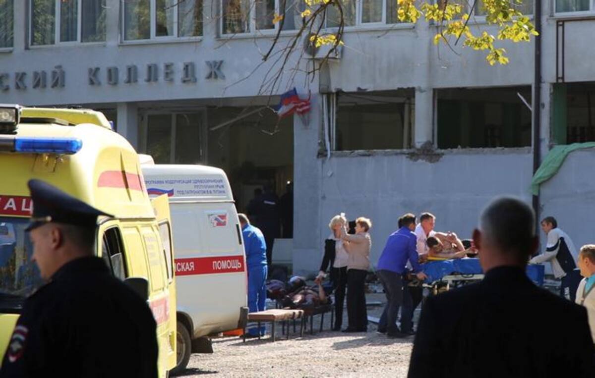 El estudiante de cuarto año actuó solo y se suicidó en la biblioteca de la institución después de perpetrar el ataque. EFE