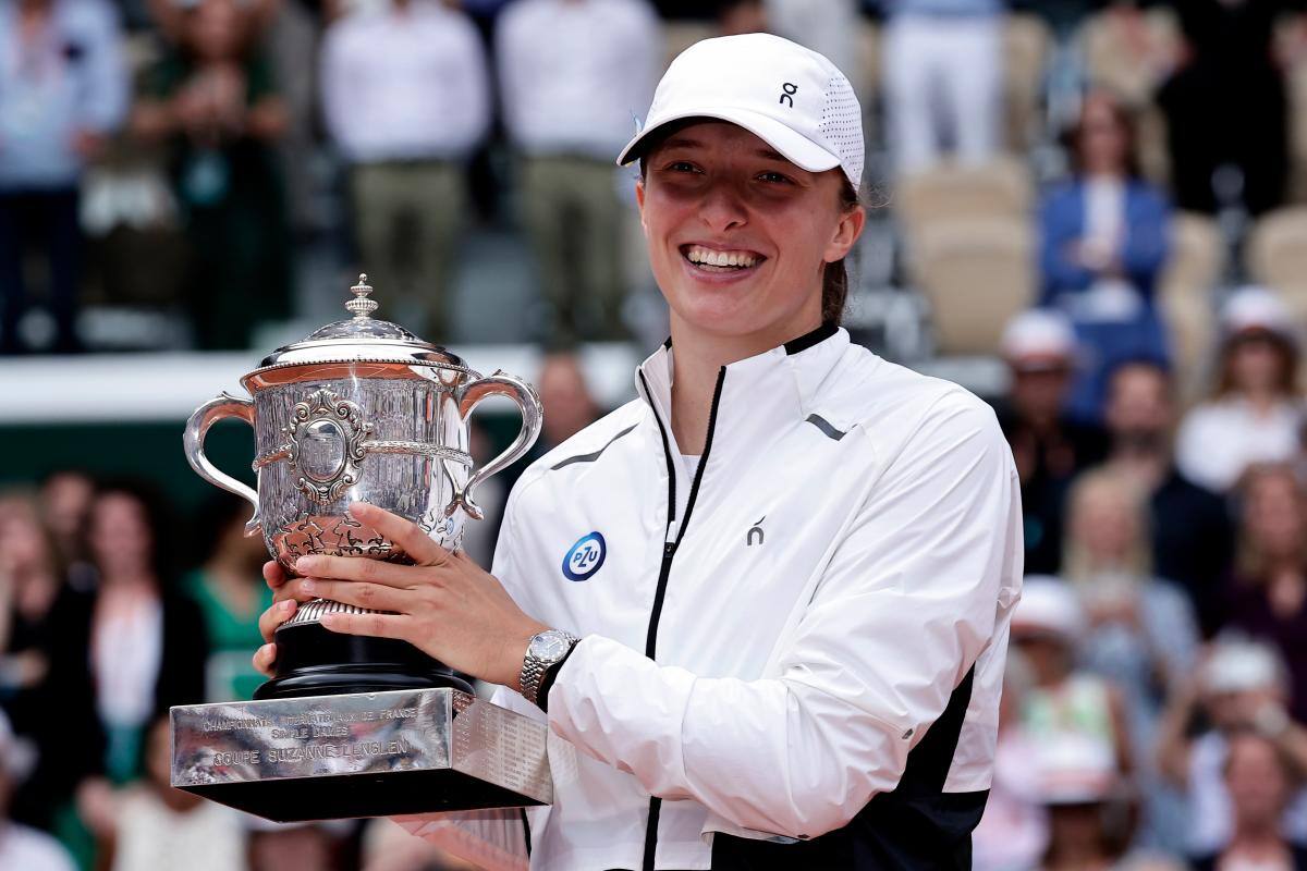 Iga Swiatek gana la triple corona en Roland Garros