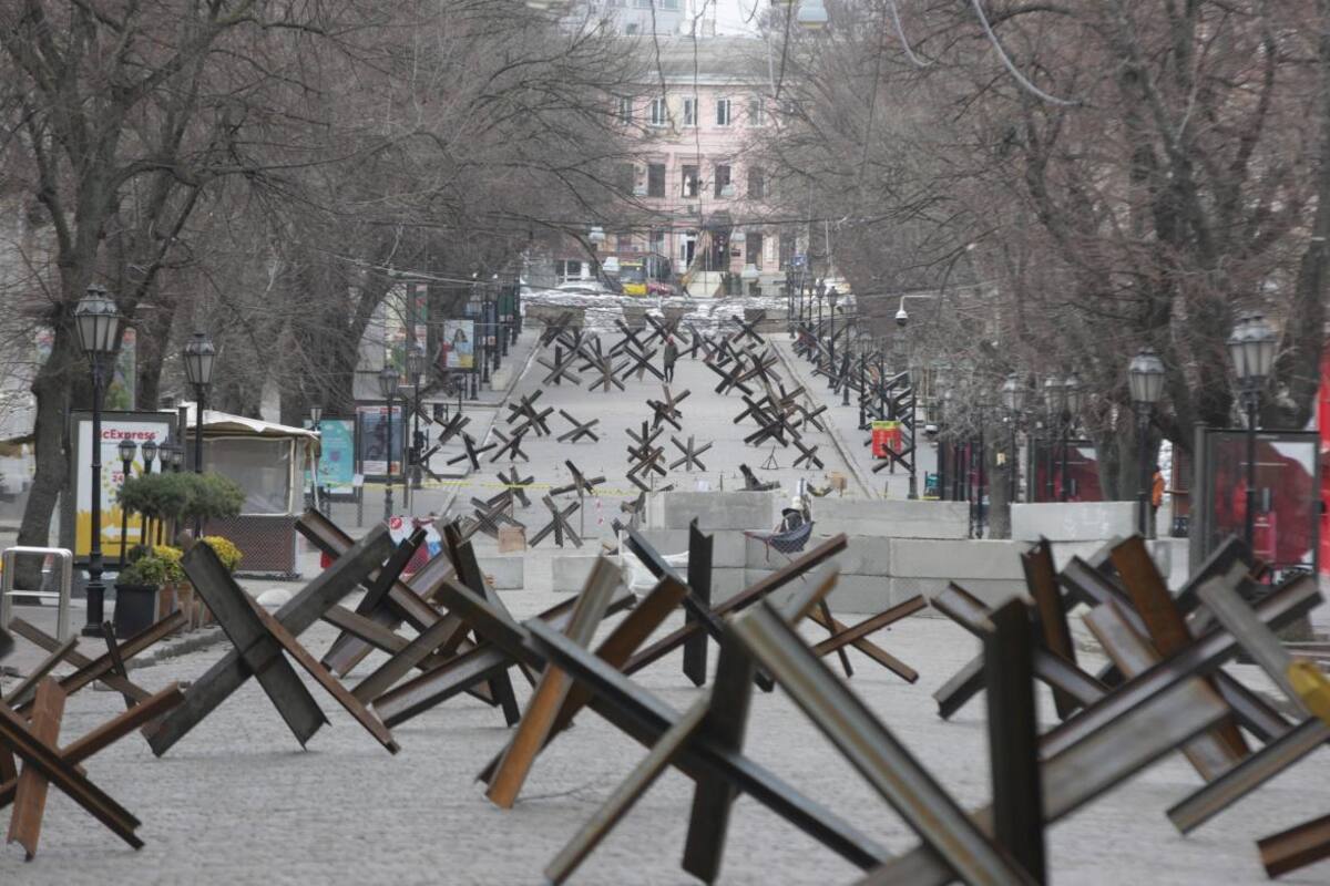 Misil ruso destruye la pista del aeropuerto ucraniano de Odesa