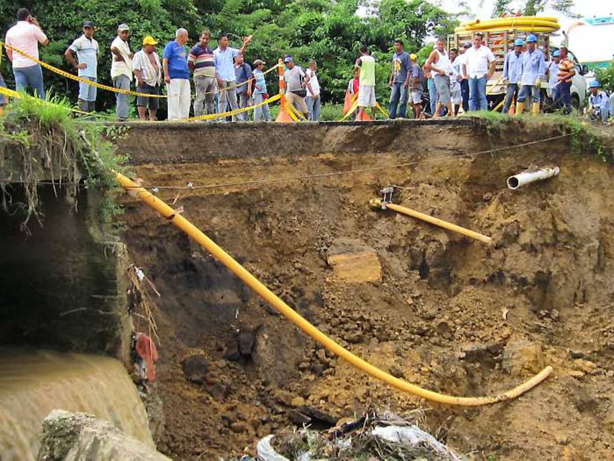 El puente conocido como Burro Muerto se desplomó por efectos de las lluvias. SILFREDO LIGARDO - EL UNIVERSAL