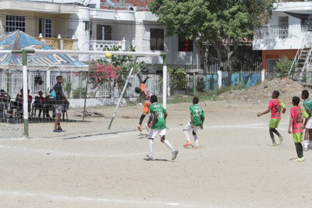 El Torneo Navideño ‘Dueños del Balón’, que organiza Squad FC, tuvo el año pasado la cancha de Blas de Lezo como uno de sus escenarios.