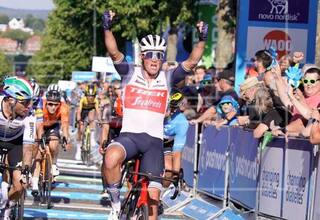 Cavendish le devuelve la moneda a Gaviria al esprint y es nuevo líder