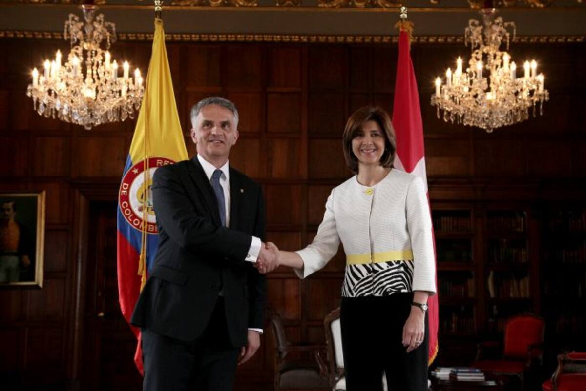 El canciller de Suiza, Didier Burkhalter, se reunió con su homóloga colombiana María Ángela Holguín, a quien le dijo que su país podría brindar apoyo a Colombia en el postconflicto. COLPRENSA