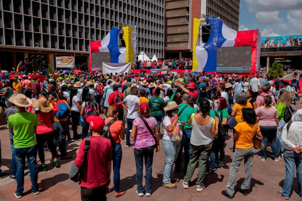 Chavismo ratifica en las calles su respaldo a políticas laborales de Maduro