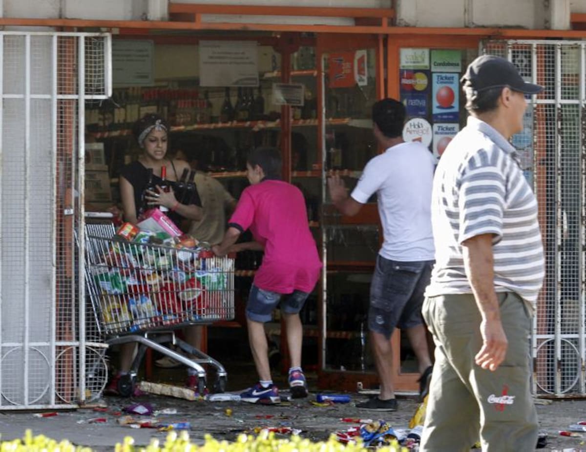 Saqueos en medio de huelga policial en Argentina. AFP STR