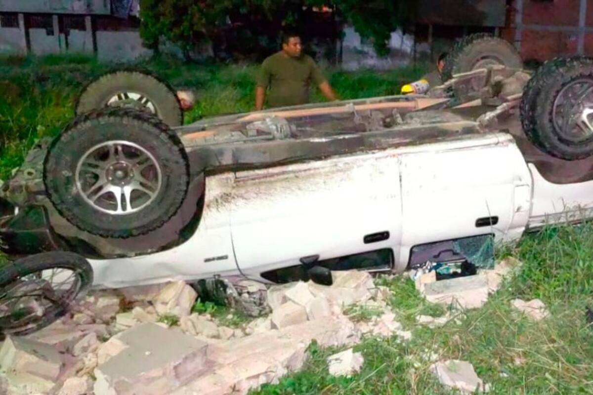 Carro cayó del parqueadero de McDonald’s, en Los Ejecutivos