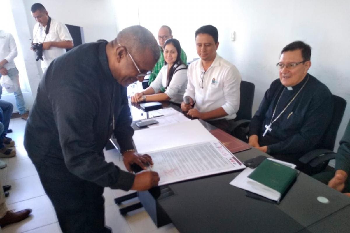 En Sucre, firman pacto por una cultura política y no violencia