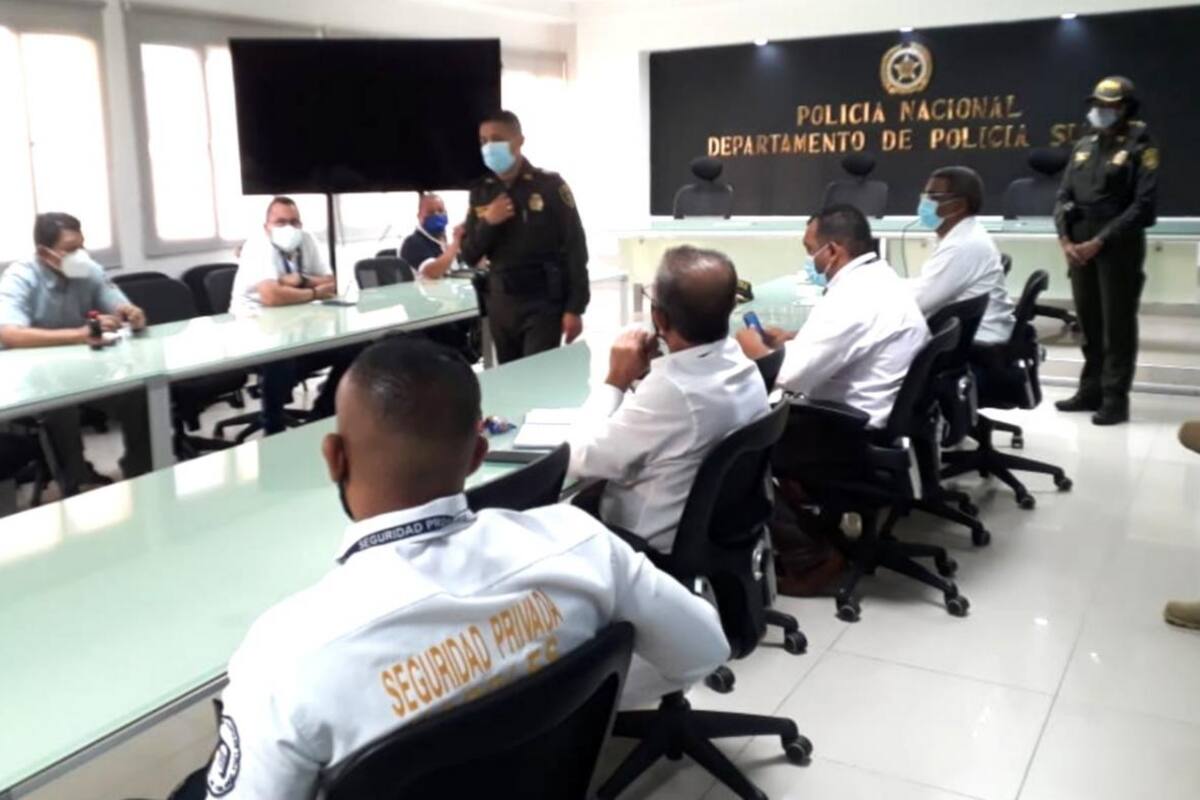 Policías y guardas de seguridad se acercan más para frenar la delincuencia
