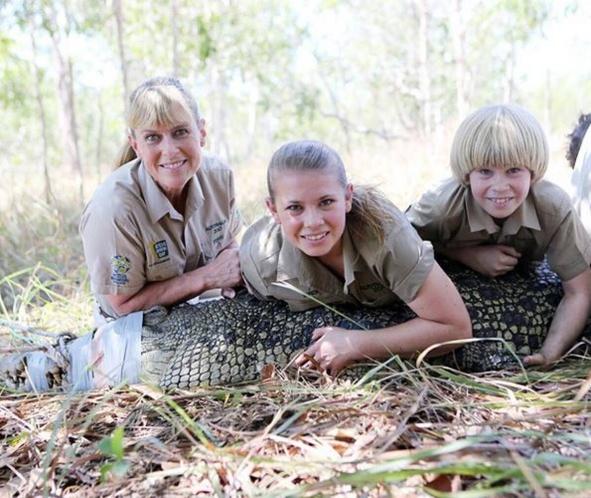 Robert, Bindi y su madre Terry. INSTAGRAM @bindisueirwin