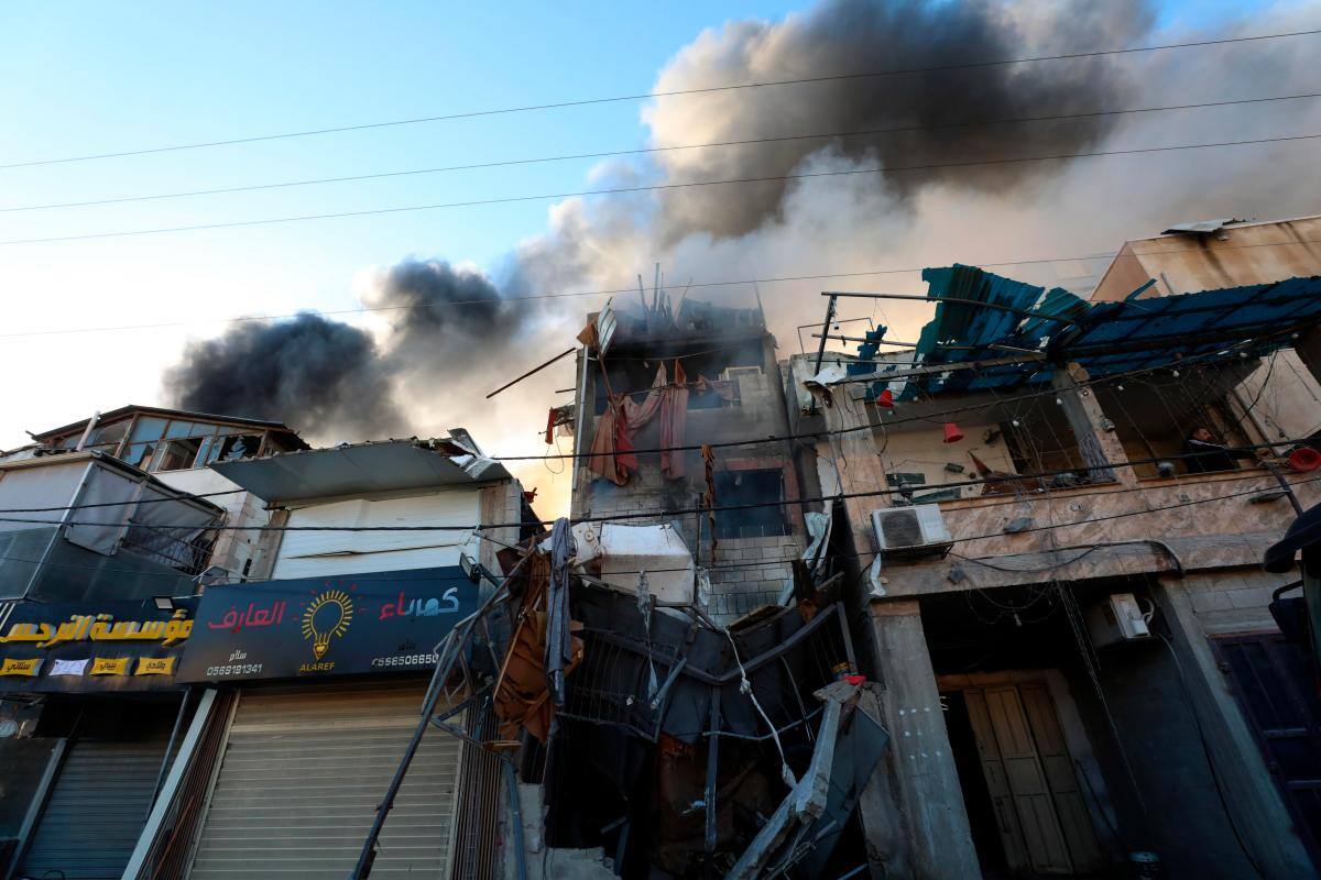 Israel informa del ataque a más de un centenar de objetivos de Hamás en Gaza
