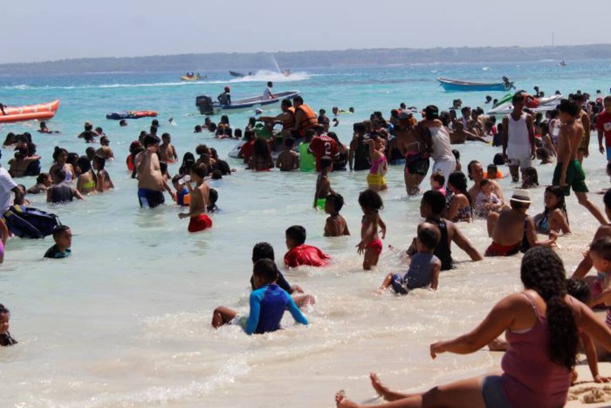 La capacidad de carga de Playa Blanca es de 3.120 personas, pero el pasado fin de semana lo sobrepasó. Julio Castaño/ El Universal