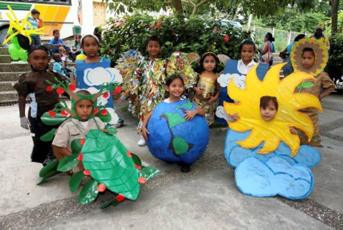 Cientos de niños de las instituciones educativas del Distrito le rindieron honor al ambiente, durante el “XII versión del Carnaval Ecológico Infantil Distrital, organizado por la IE Ambientalista Cartagena de Indias, Secretaria de Educación Distrital, a través de la Red de Educadores Ambientalista y el CIDEA.