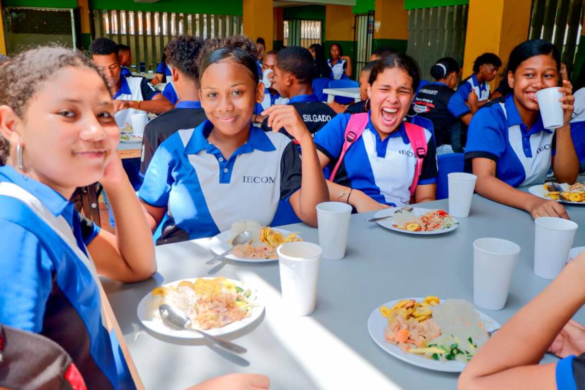 Más de 600 estudiantes de Cartagena se benefician de nuevo comedor escolar
