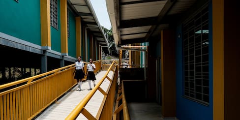 Incendio mortal en un colegio deja 16 niñas fallecidas y 79 heridas