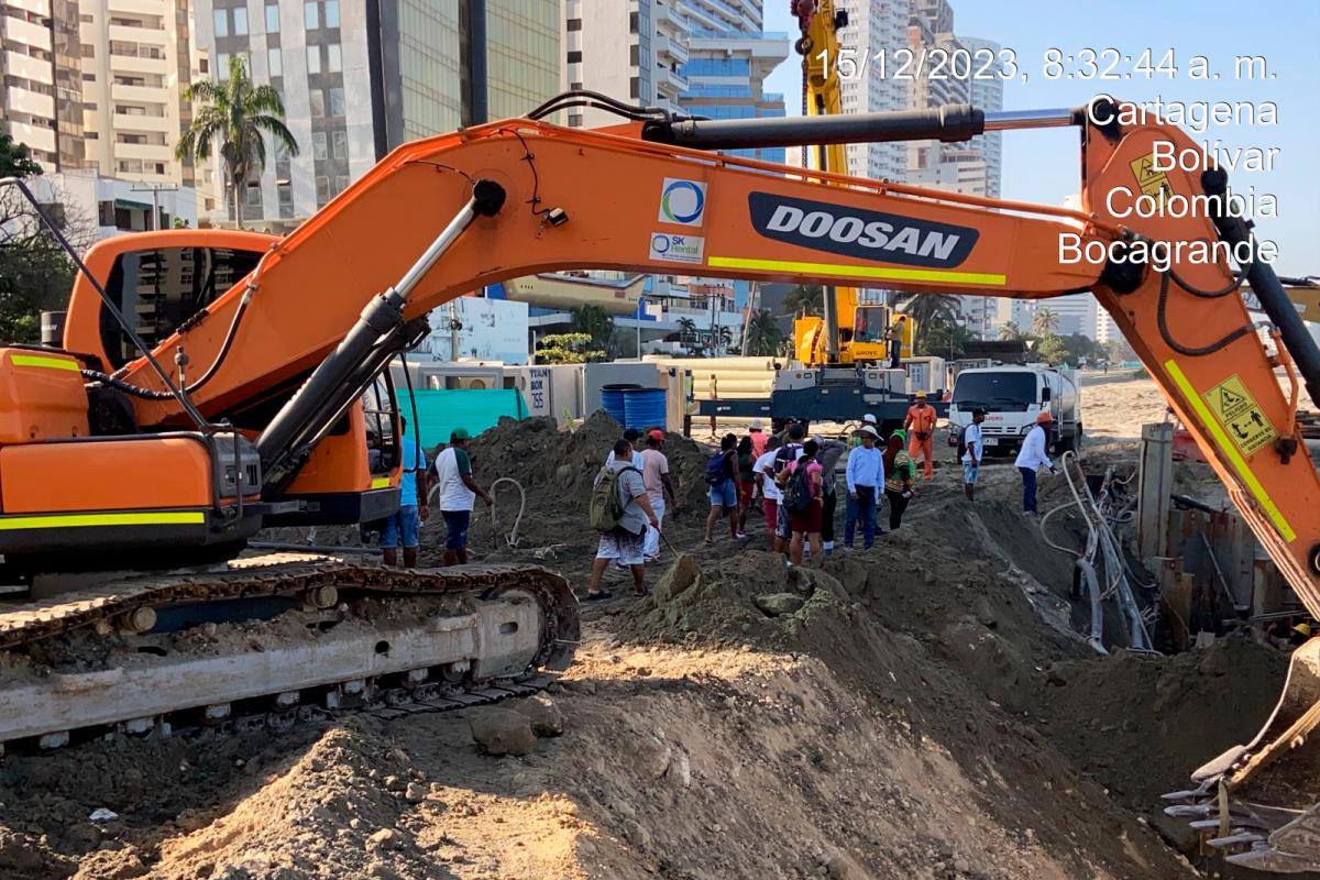 Servidores turísticos ingresan a obras costeras y paralizan el proyecto