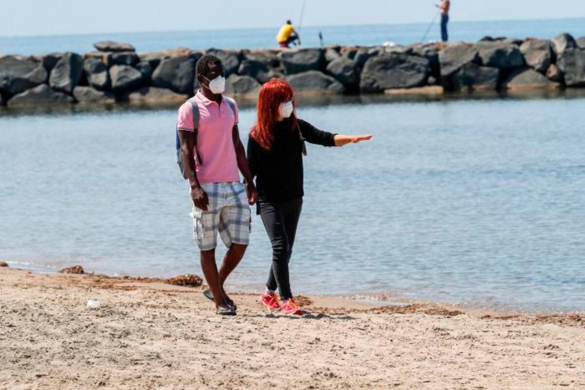 Un hospital de campaña contra el COVID-19 en medio del desierto del Sahara