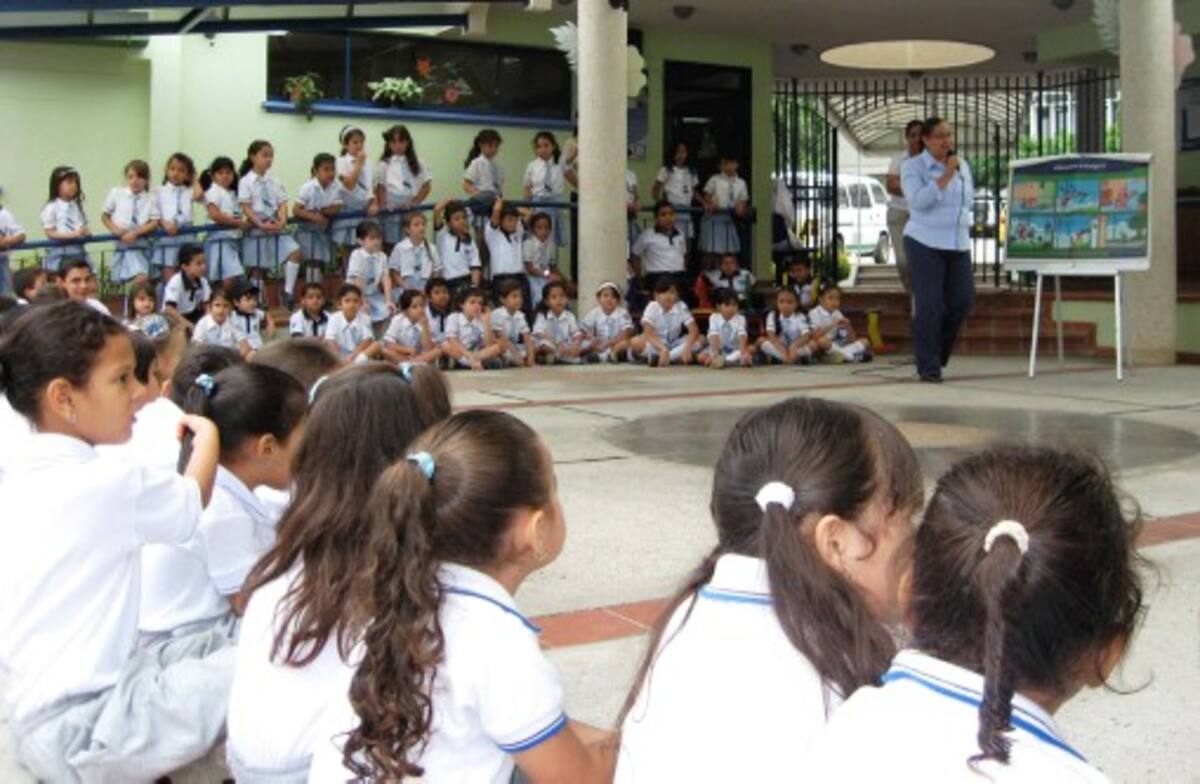 Los estudiantes del Colegio Nuestra Señora de Las Mercedes durante la jornada. CORTESÍA/