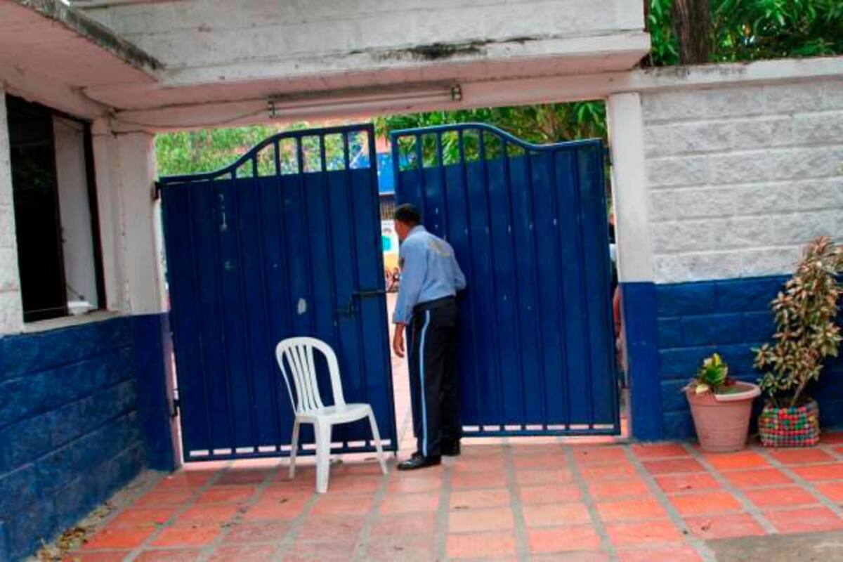 Piden al Distrito que explique contrato de vigilancia para colegios