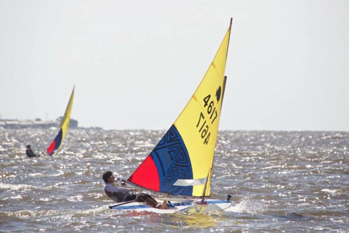 El colorido de la regata cortesía