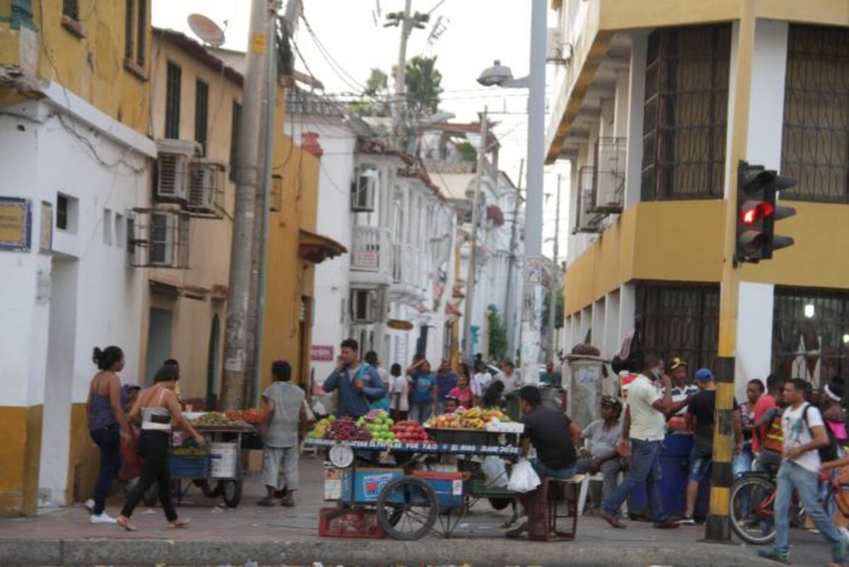 Desde otro ángulo se observaron los vendedores ambulantes en la calle del Cancel. LUIS APARICIO
